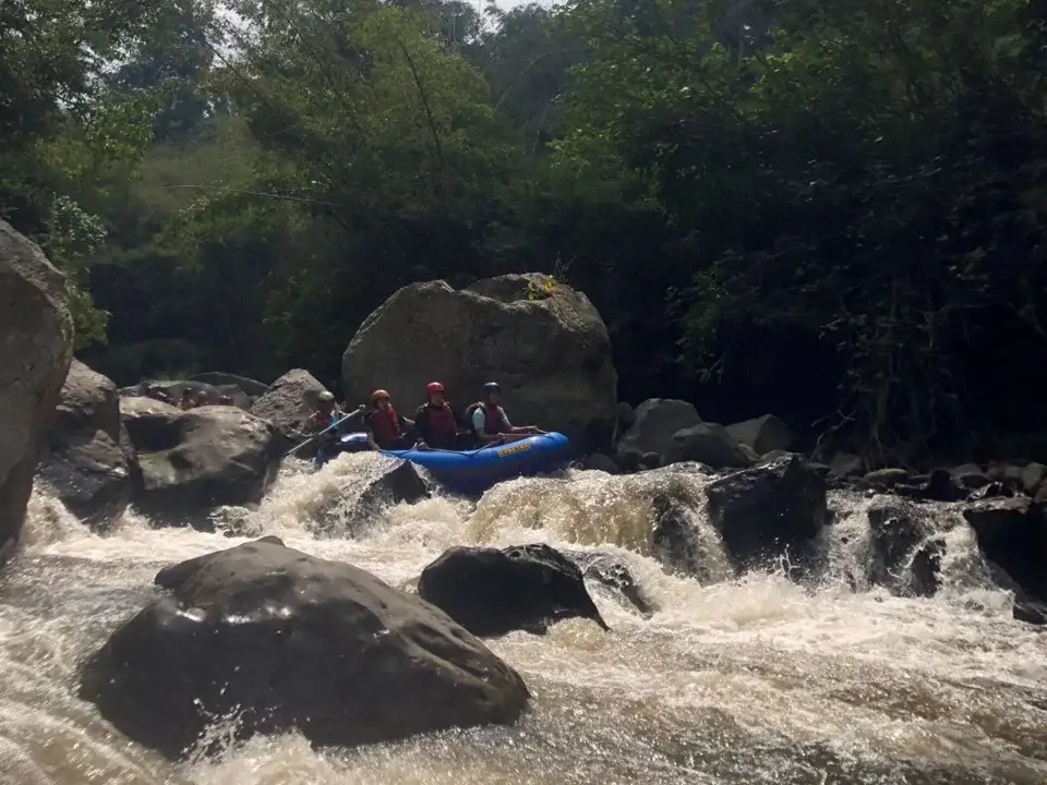Fun Rafting Bersama Teman