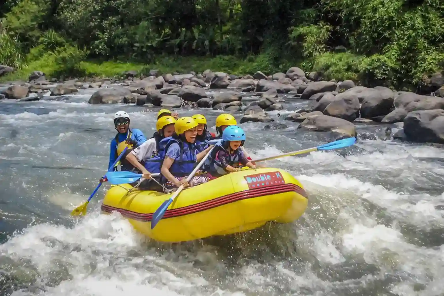 Keseruan Rafting di Sungai Brantas Batu